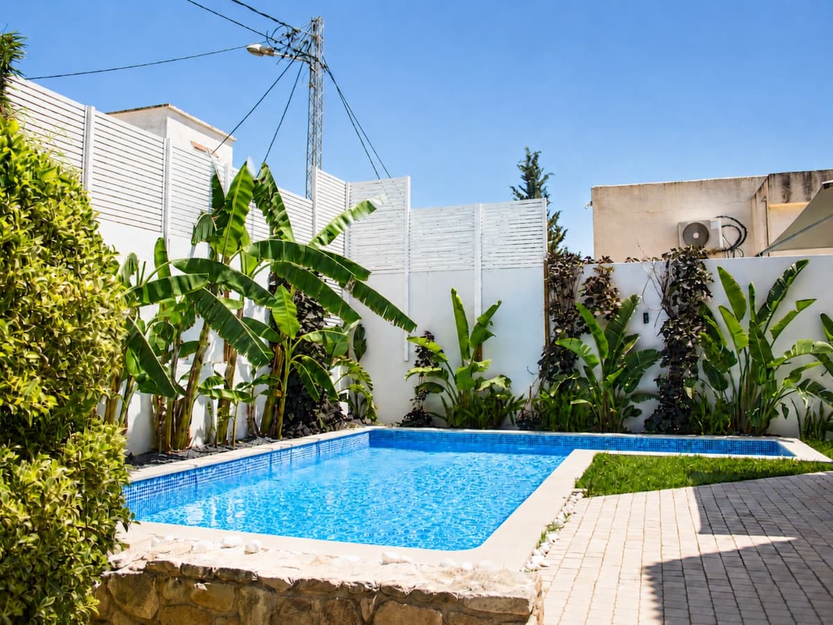 Charmante villa 600m2 avec Grand jardin et piscine - image 34