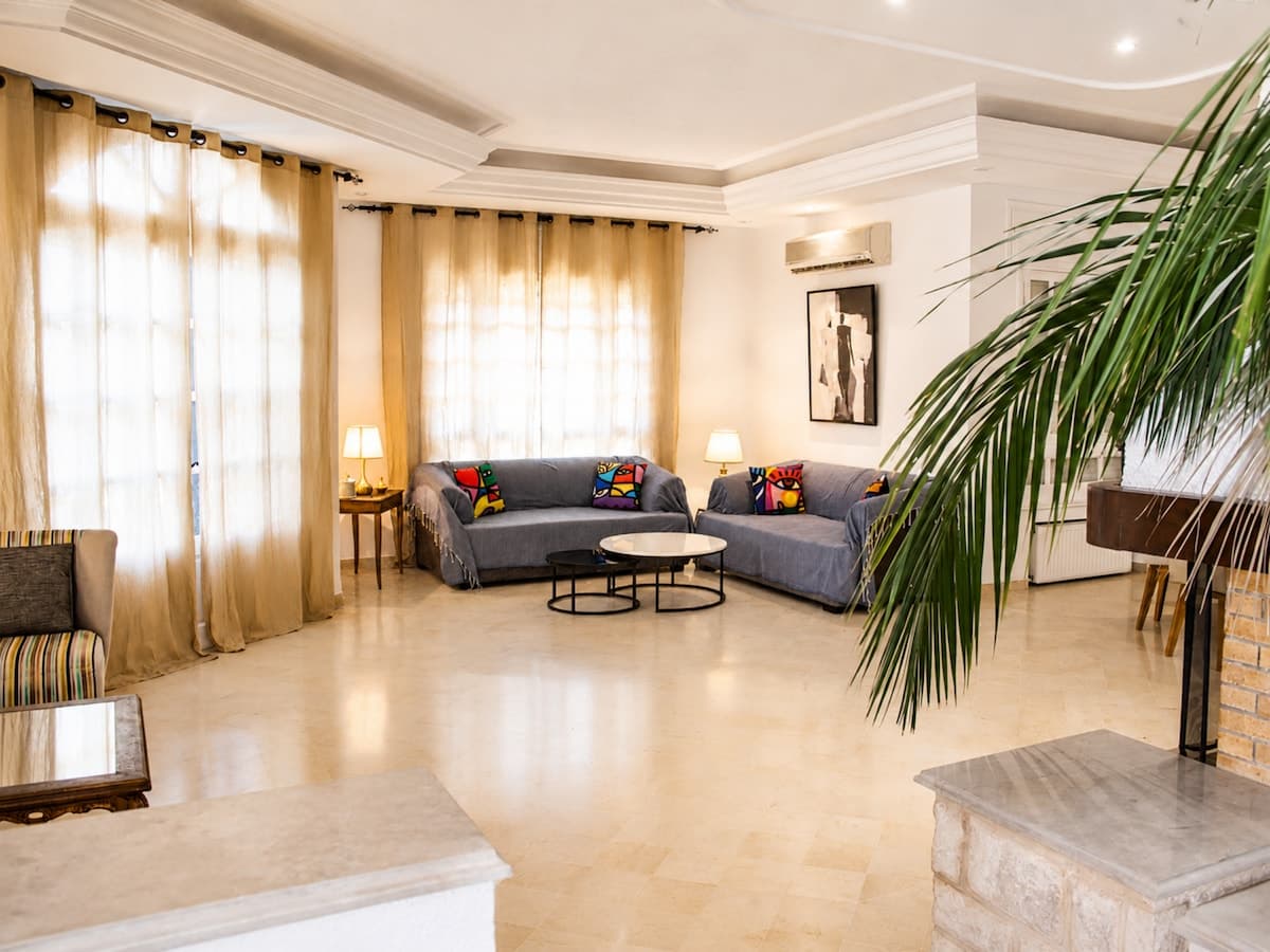 Charmante villa 600m2 avec Grand jardin et piscine - image 8