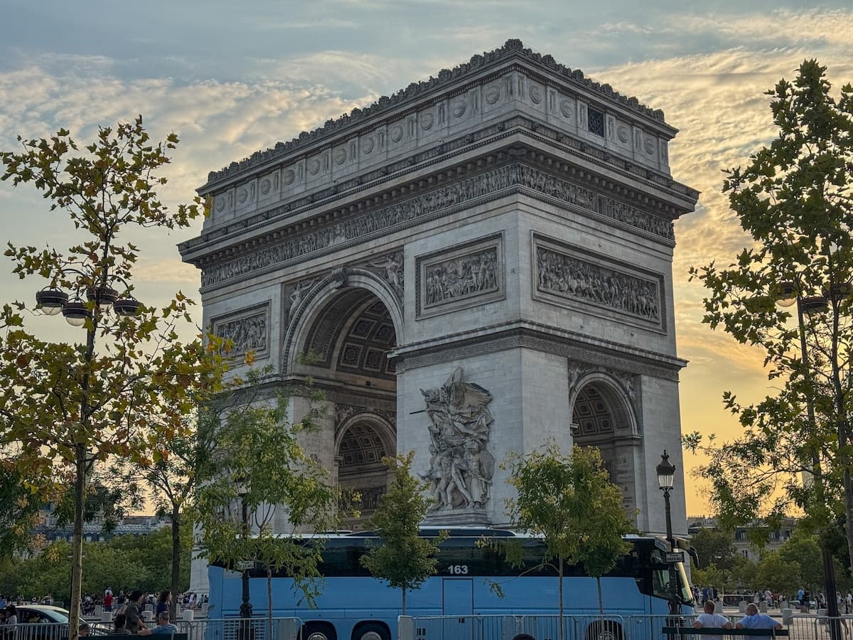 Appart entre L’arc de triomphe et le sacré cœur - image 4