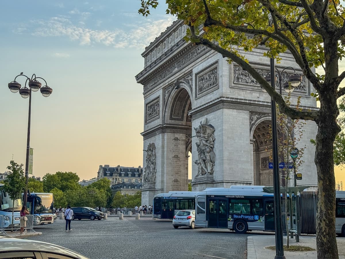 Appart entre L’arc de triomphe et le sacré cœur - image 8