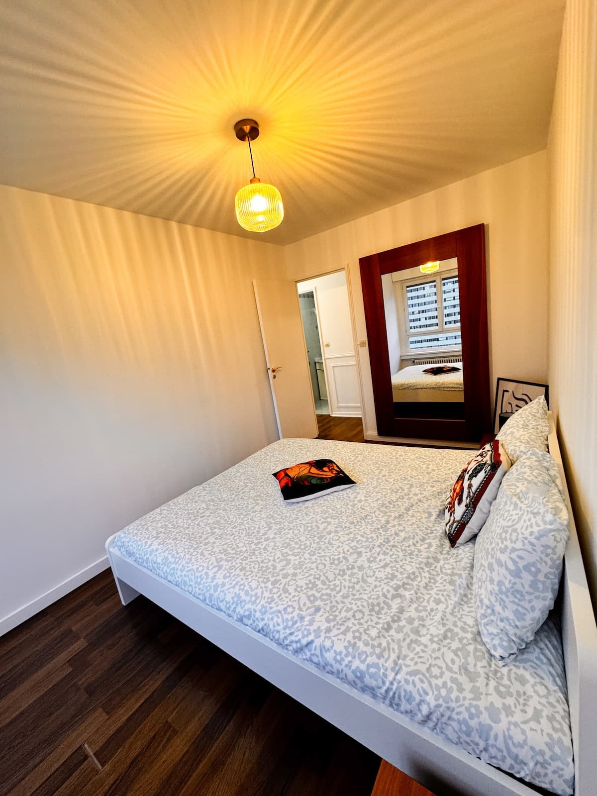 Vue Paris & Accès Direct – Appart 10 pers - image 22