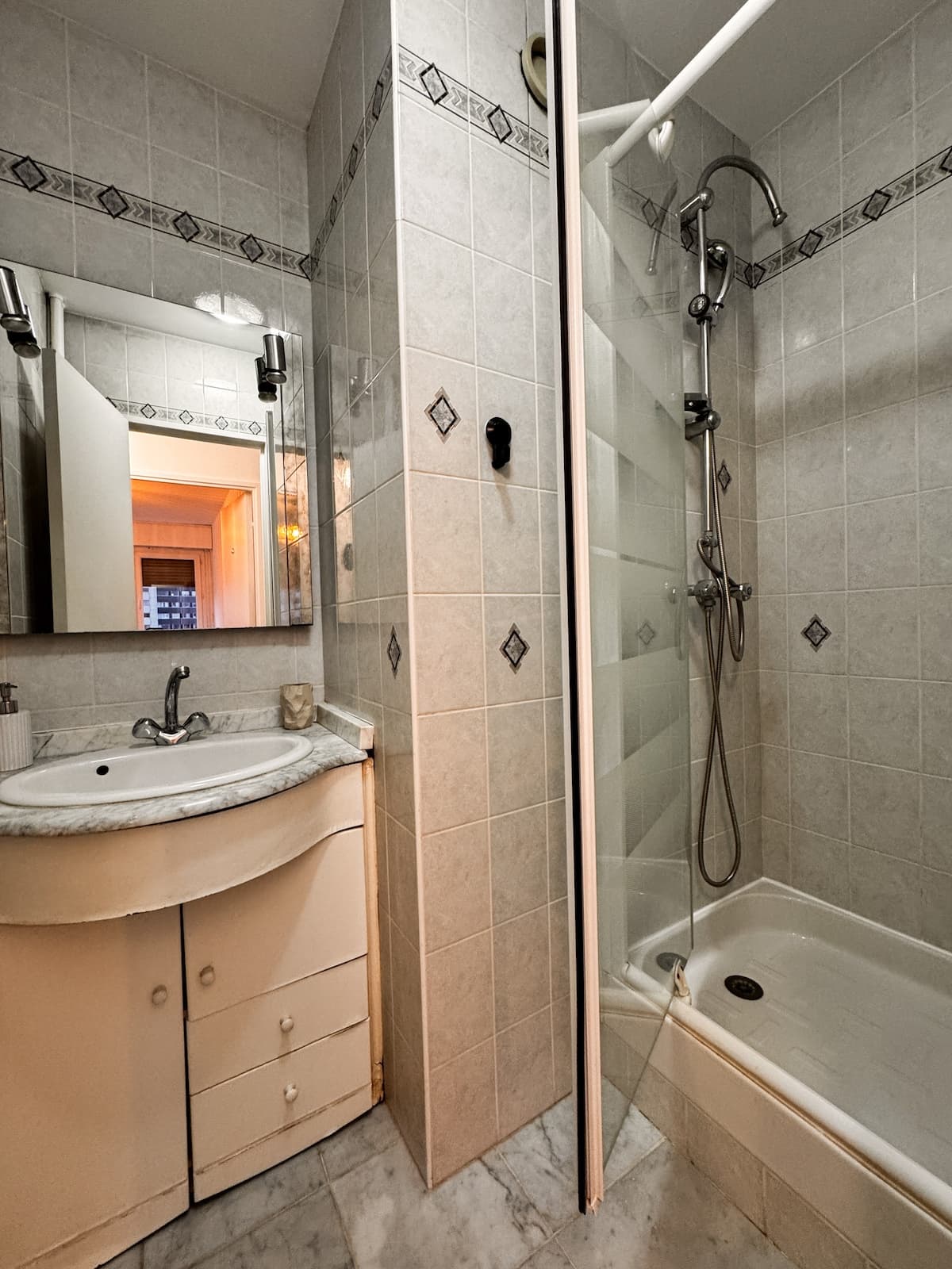 Vue Paris & Accès Direct – Appart 10 pers - image 26