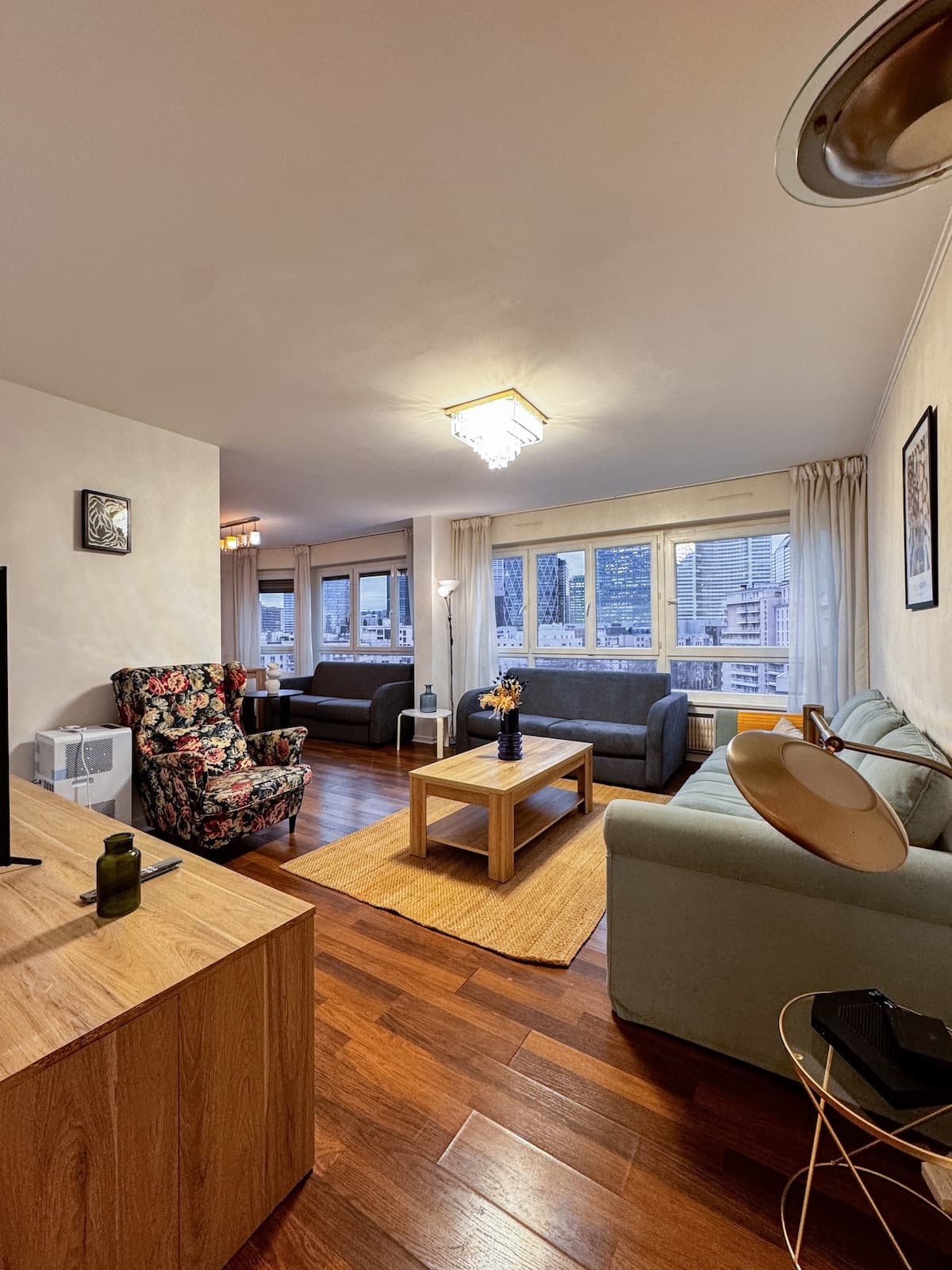Vue Paris & Accès Direct – Appart 10 pers - image 1