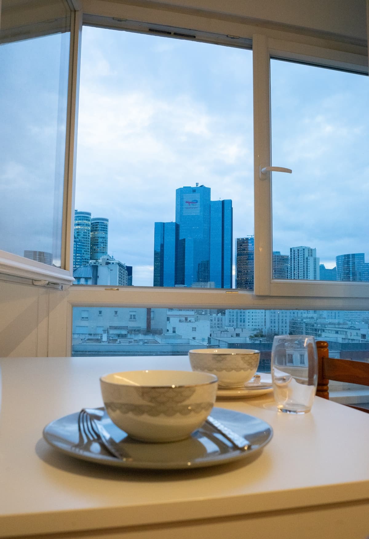Vue Paris & Accès Direct – Appart 10 pers - image 12