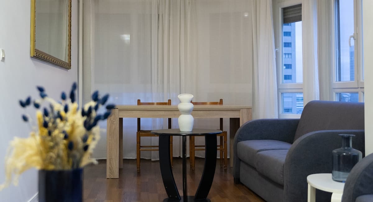 Vue Paris & Accès Direct – Appart 10 pers - image 4
