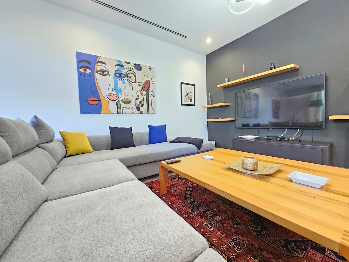 Villa élégante et moderne avec jardin privé - image 12