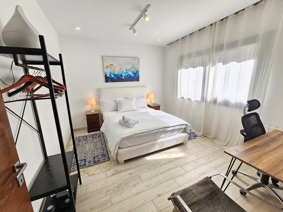 Villa élégante et moderne avec jardin privé - image 31