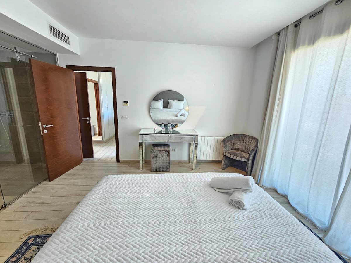Villa élégante et moderne avec jardin privé - image 58