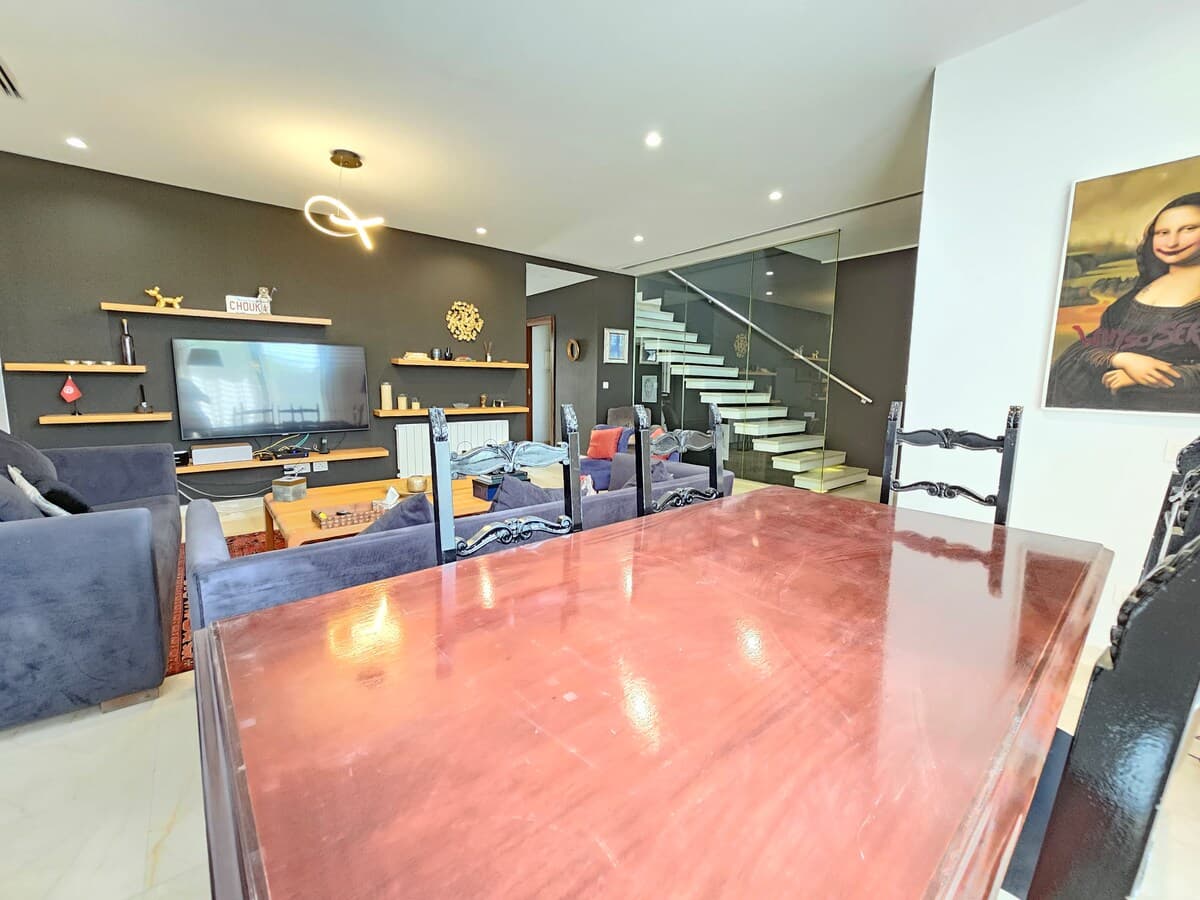 Villa élégante et moderne avec jardin privé - image 21