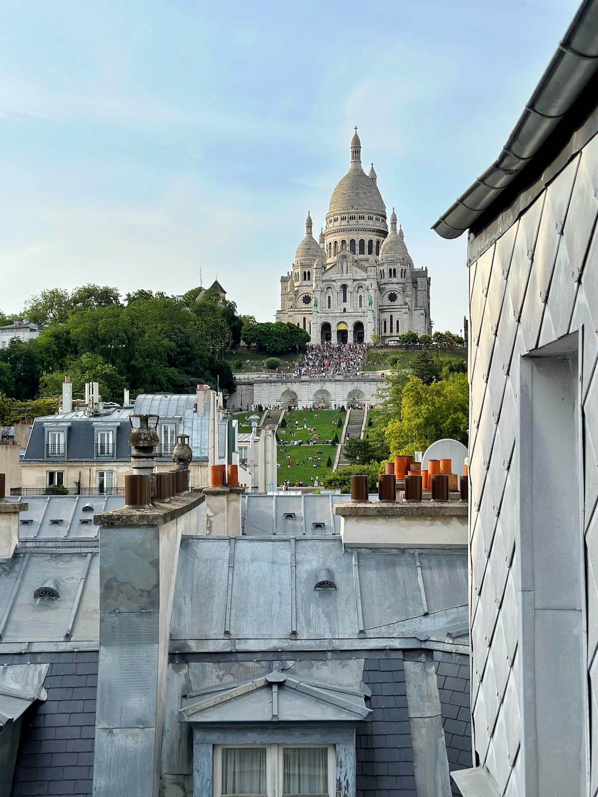 L’Instant Montmartre –Vue Sacré Cœur & Tour Eiffel - image 1