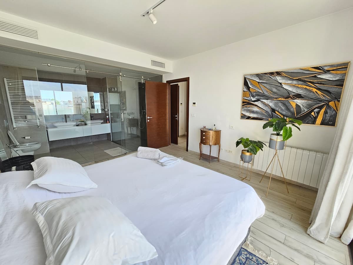 Villa élégante et moderne avec jardin privé - image 40