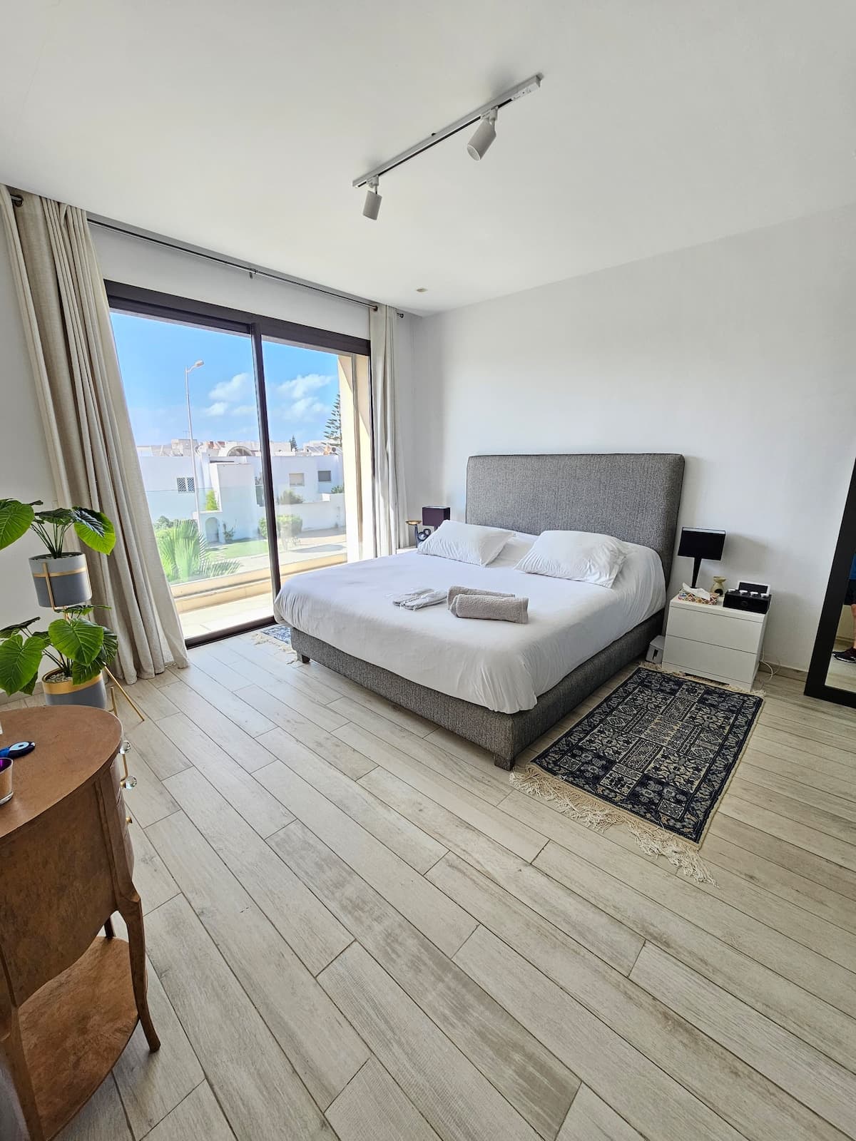 Villa élégante et moderne avec jardin privé - image 42